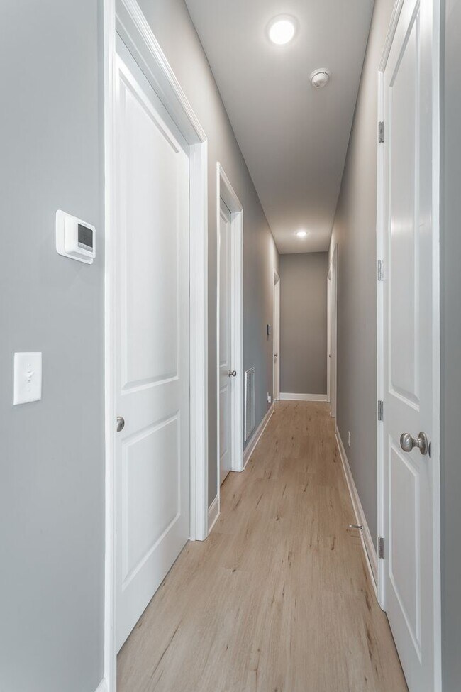 Building Photo - Modern 4 Bedroom Home in Southside