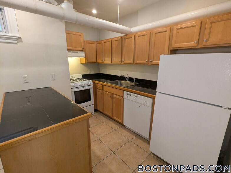 Building Photo - 33 Walbridge St