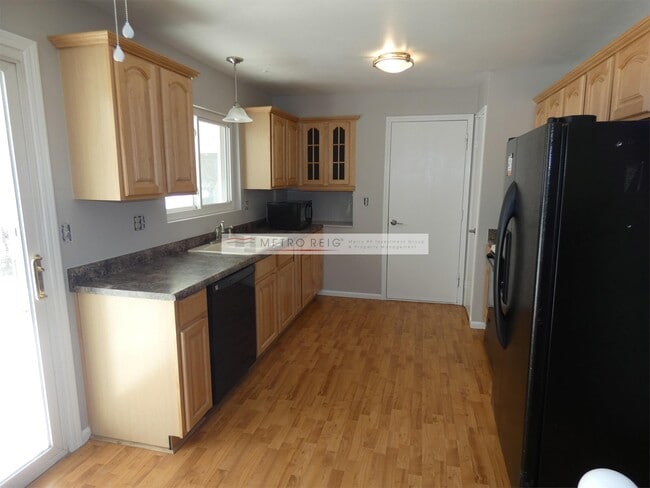 Building Photo - 890 Lilac St