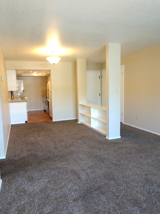 Building Photo - 207 S 600 E