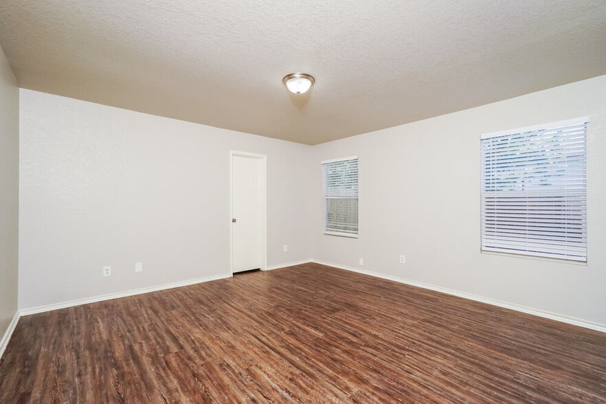 Building Photo - 3818 Amber Chase