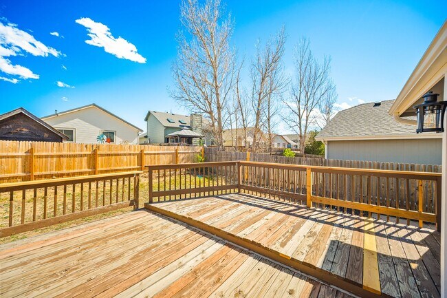 Building Photo - Stunning tri-level remodeled home in Briargate!