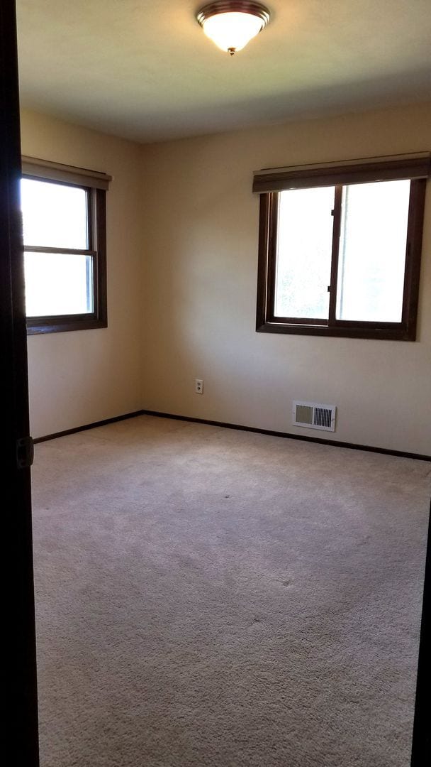 Building Photo - 4 Bedroom Duplex