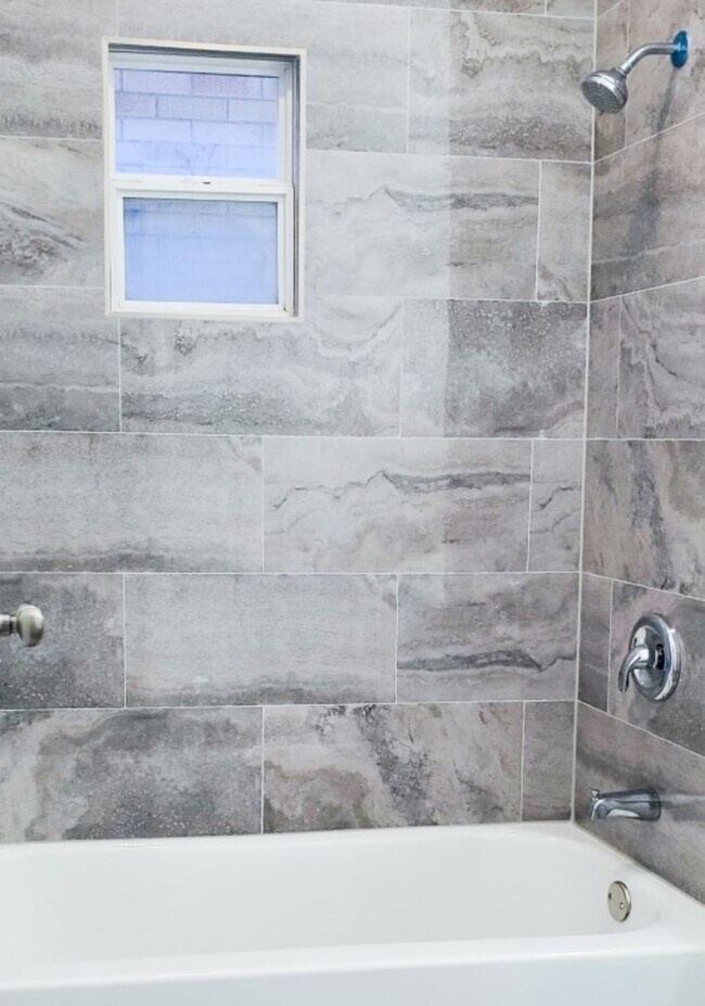 Building Photo - 1540 N Keeler Ave