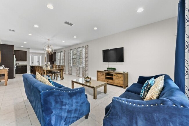 Building Photo - 350 Lasso Dr