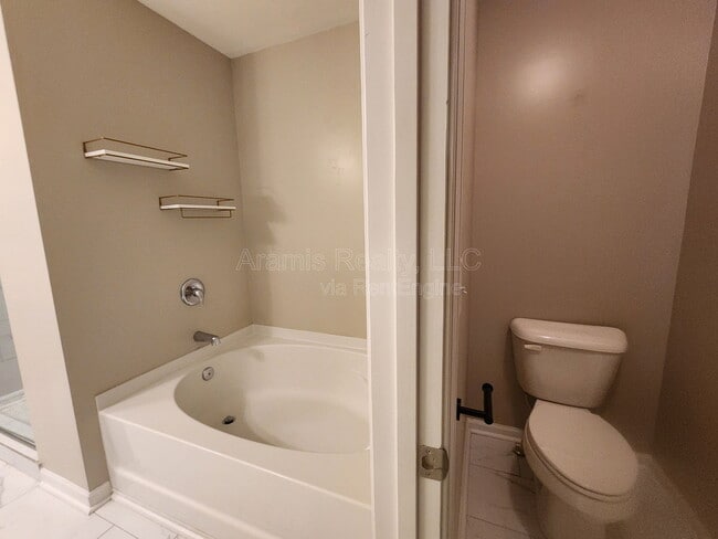 Building Photo - 7601 Summer Berry Ln