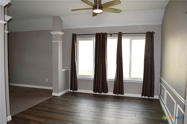 Building Photo - 423 Reservation Dr