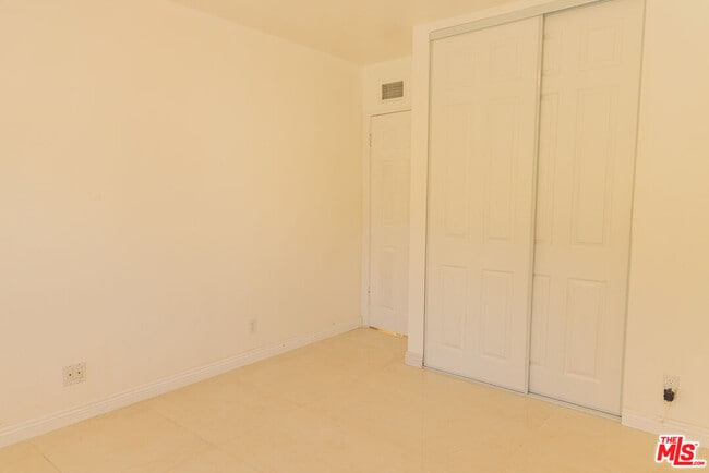 Building Photo - 5604 Valley Circle Blvd