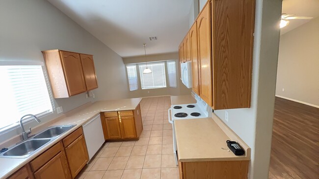 Building Photo - 3 Bedroom - 2 Bath - 1420 Sq. Ft. - 2 Car ...