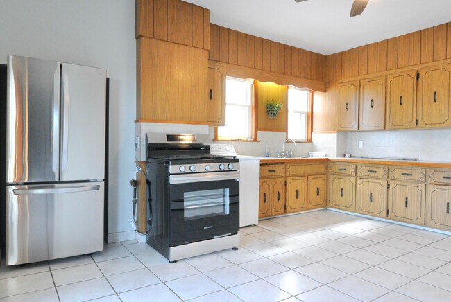 Primary Photo - 7 Orient Ave