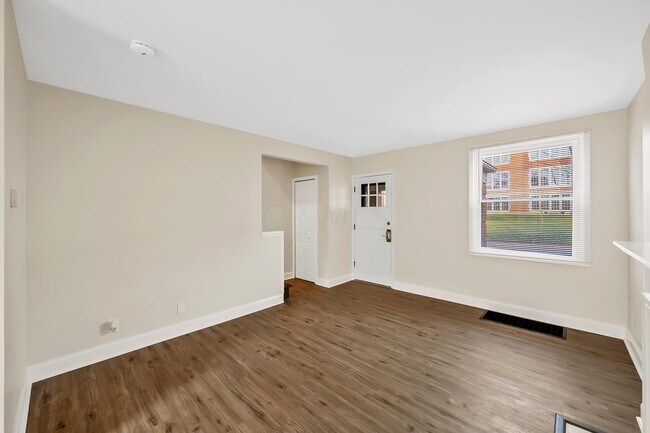 Building Photo - 109 E Arcadia Ave