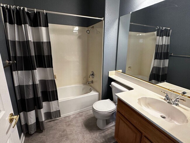 Building Photo - 575 Quindell Way