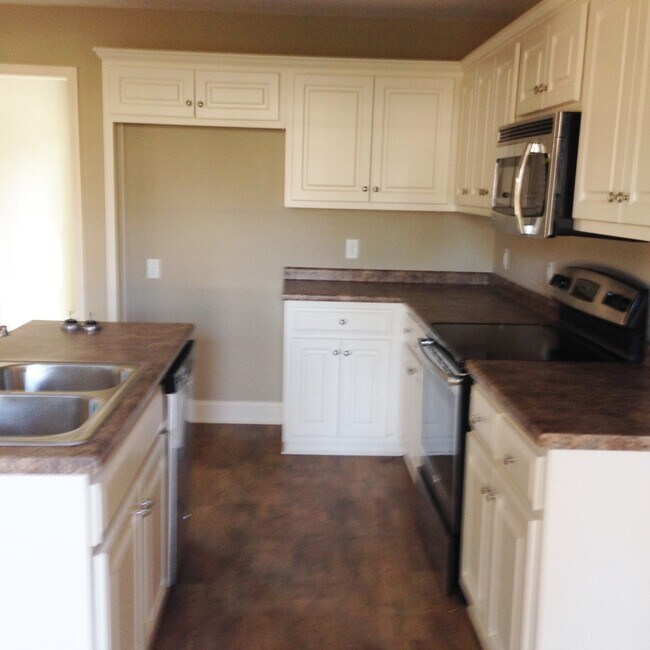 Building Photo - 813 Maple Dr