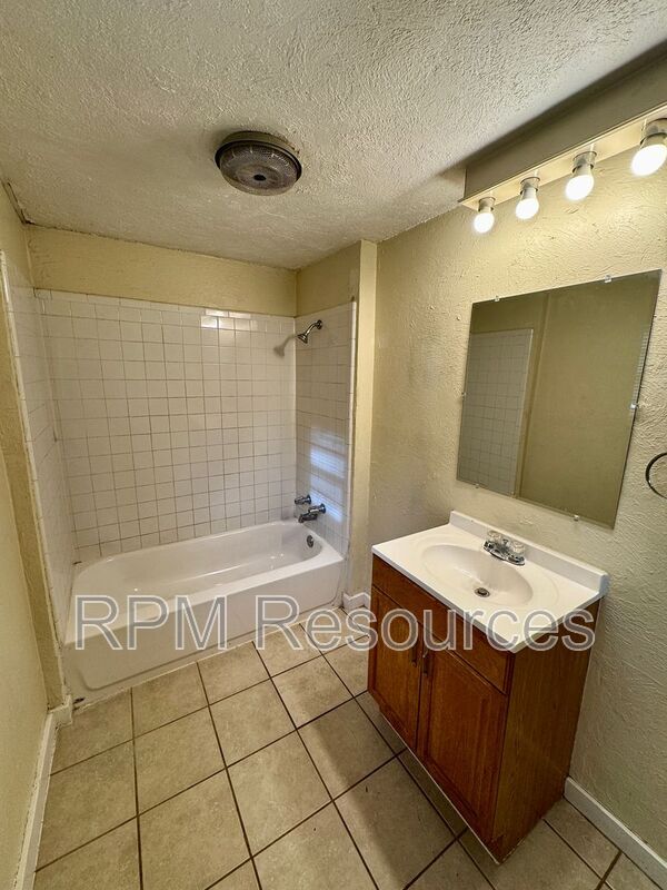 Building Photo - 118 Birch Ave