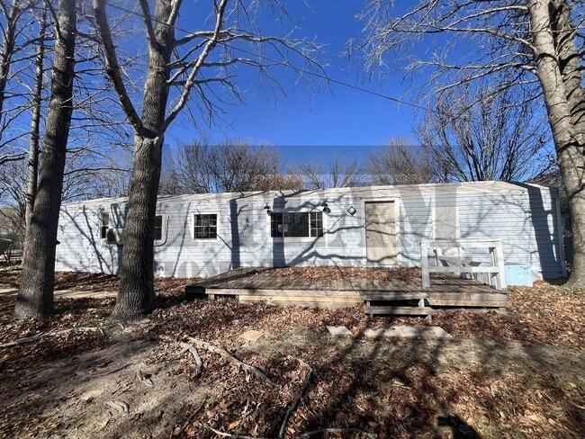 Building Photo - Cozy 2-bedroom, 1.5-bathroom home