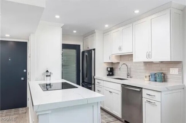 Building Photo - 1300 Gulf Shore Blvd N