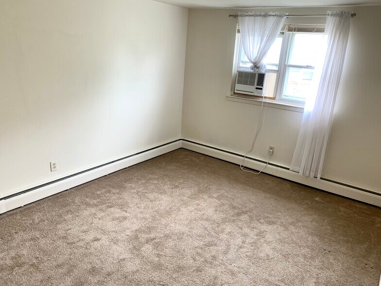 Building Photo - 335 E Lancaster Ave