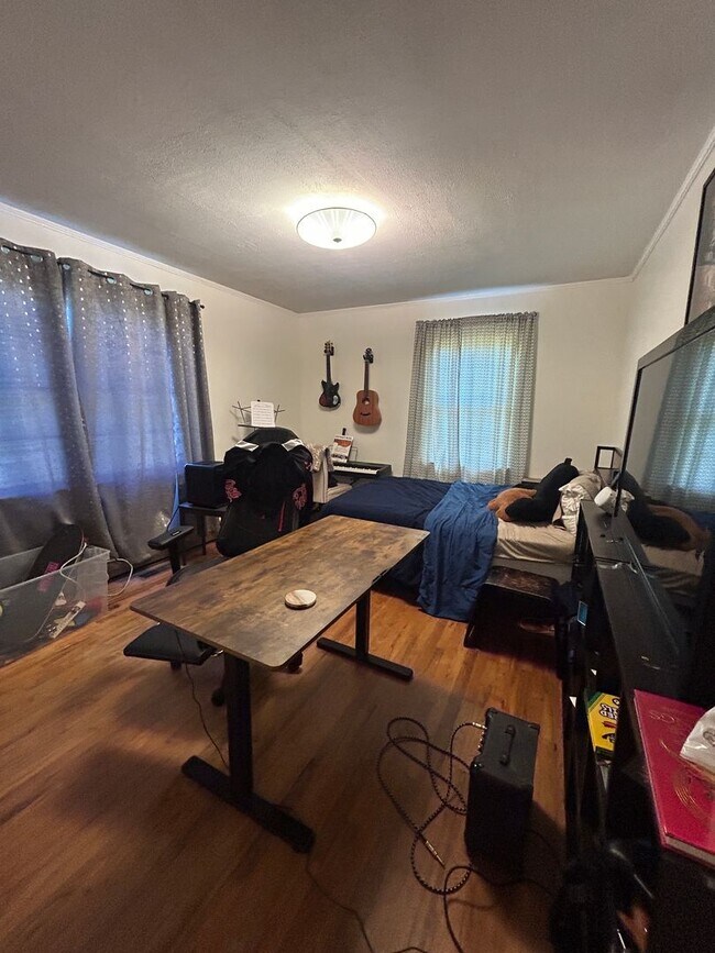 Building Photo - 110 Martin St