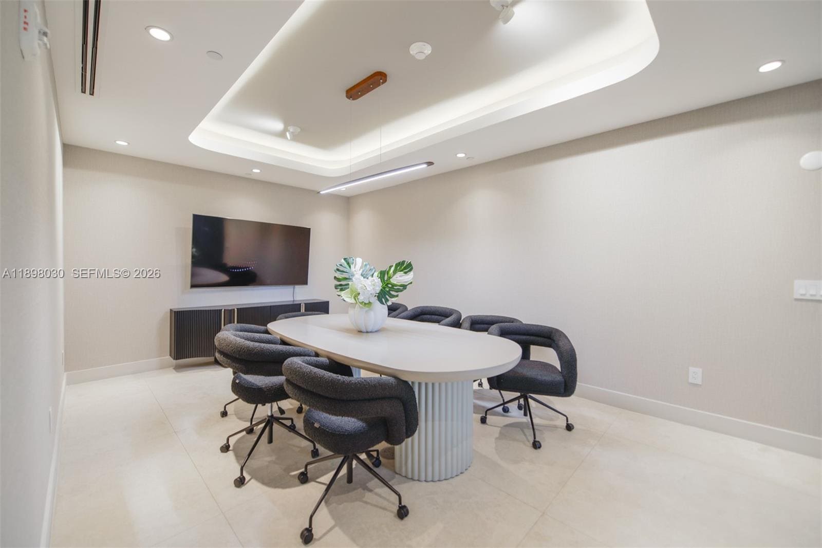 Building Photo - 700 NE 24th St