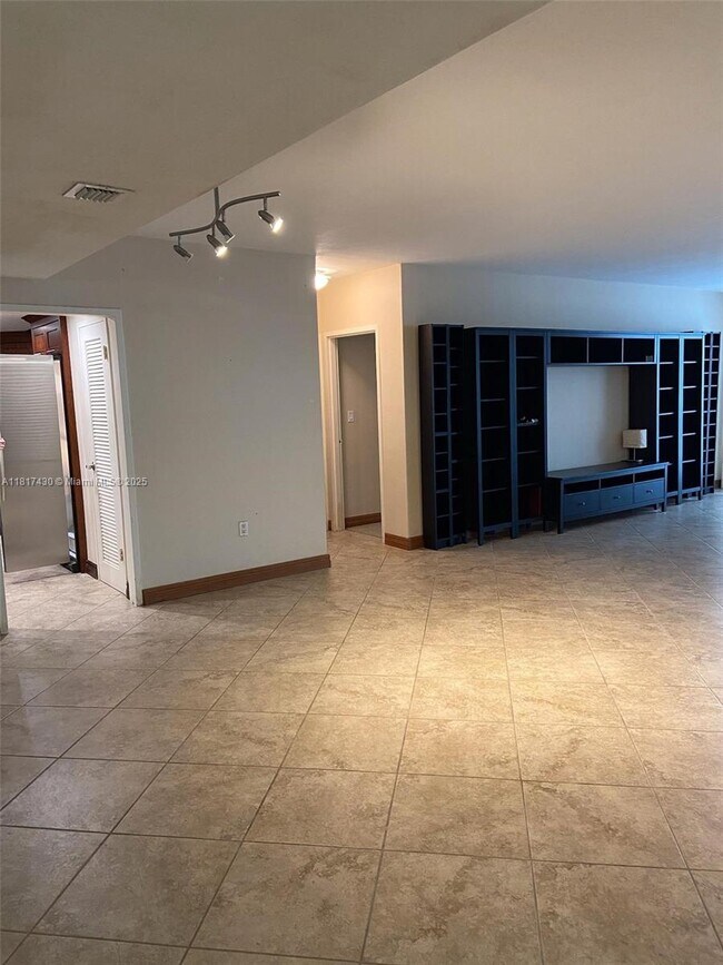 Building Photo - 5825 Collins Ave