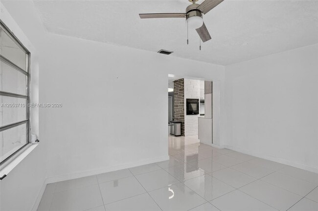 Building Photo - 2331 Flamingo Dr