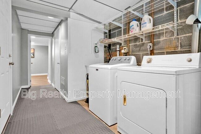 Building Photo - 268 Birch Dr