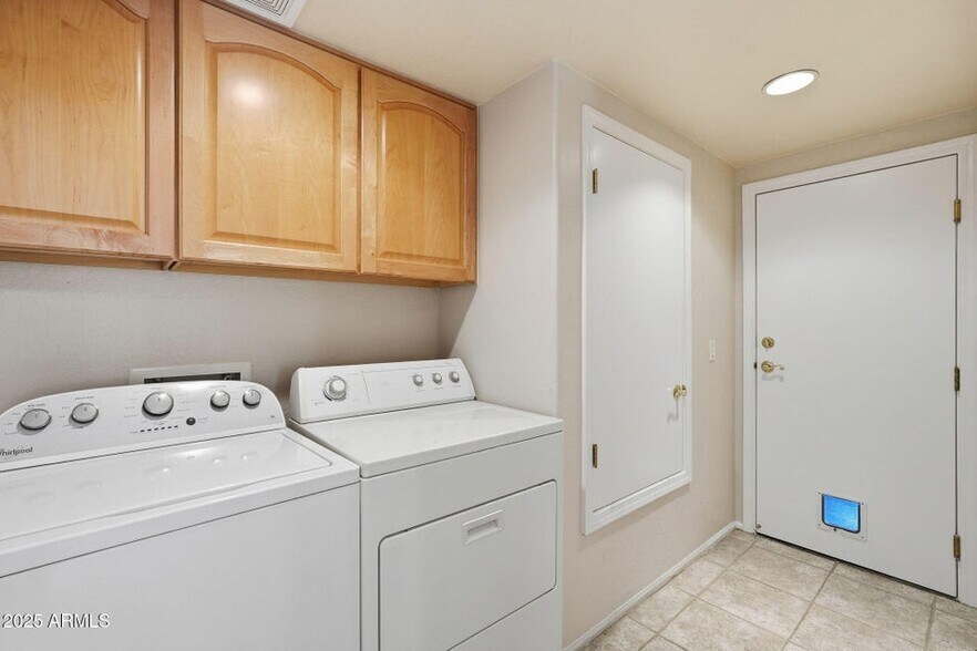 Building Photo - 1747 E Northern Ave