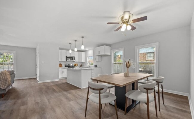 Building Photo - 309 Cody St