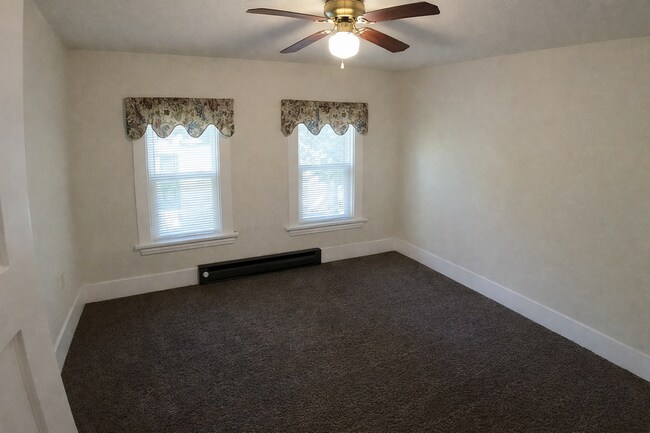 Building Photo - 1004 W 12th Ave