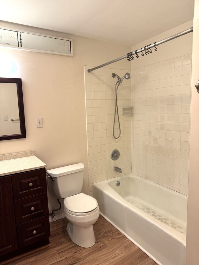 Building Photo - Highly Desirable Dowsett - Move-in Ready O...