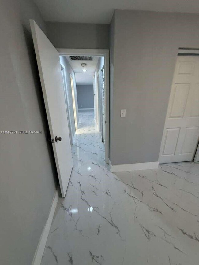 Building Photo - 4030 School Cir