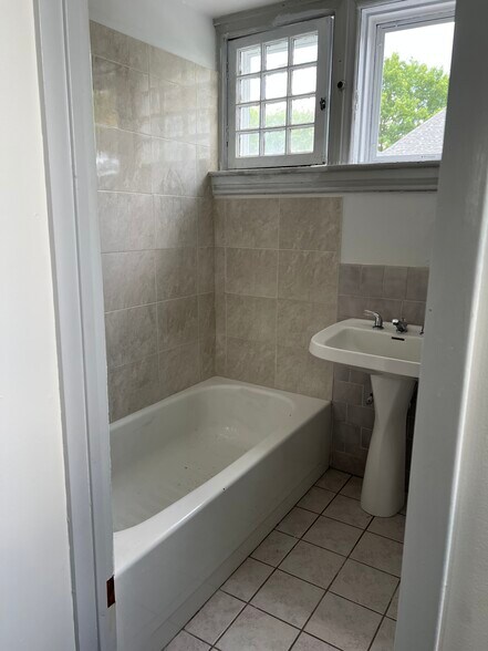 bathroom off livingroom - 402 S Winebiddle St