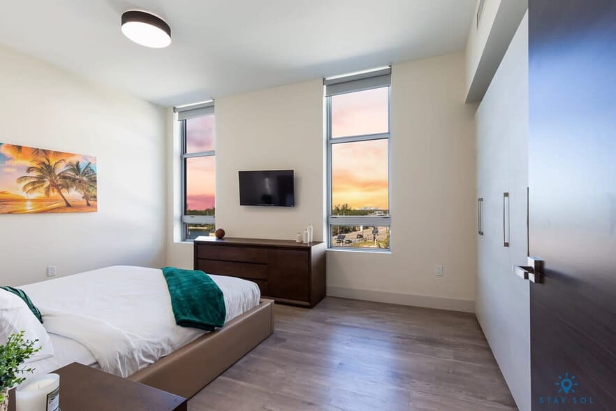 Building Photo - 777 N Ocean Dr