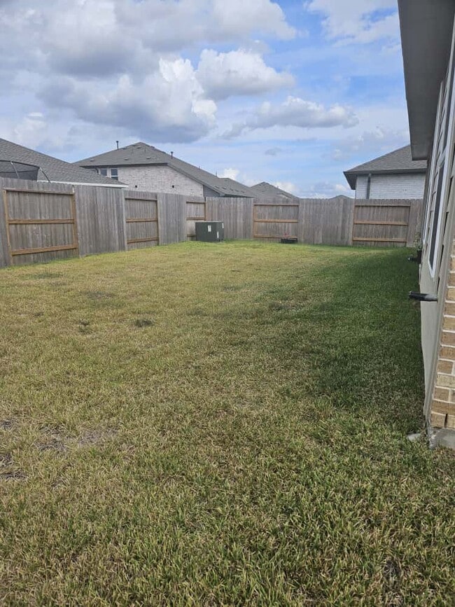 Building Photo - 26610 Coast Redwood Dr