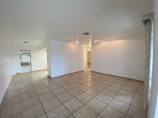 Primary Photo - 2301 N 56th Ter
