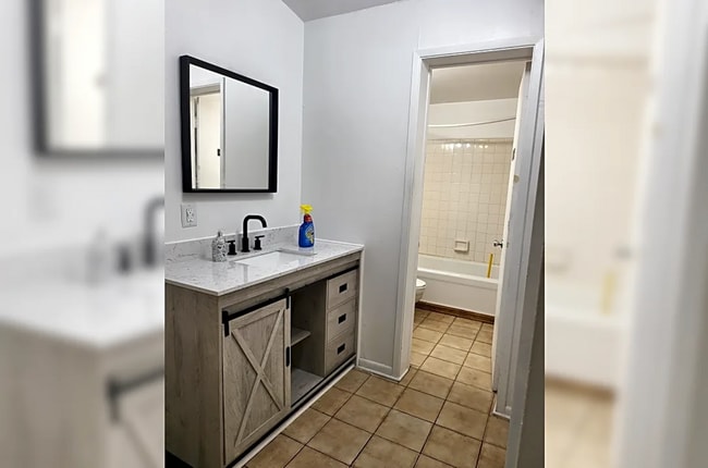 Building Photo - 515 SW 4th Ave