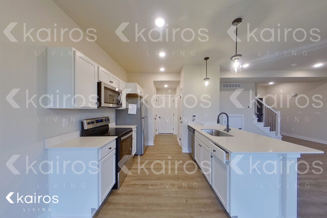Building Photo - 6940 Holly Ct