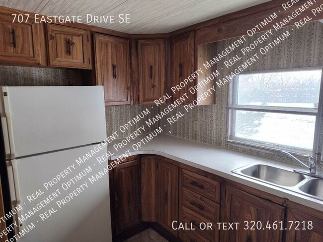 Building Photo - 707 Eastgate Dr SE