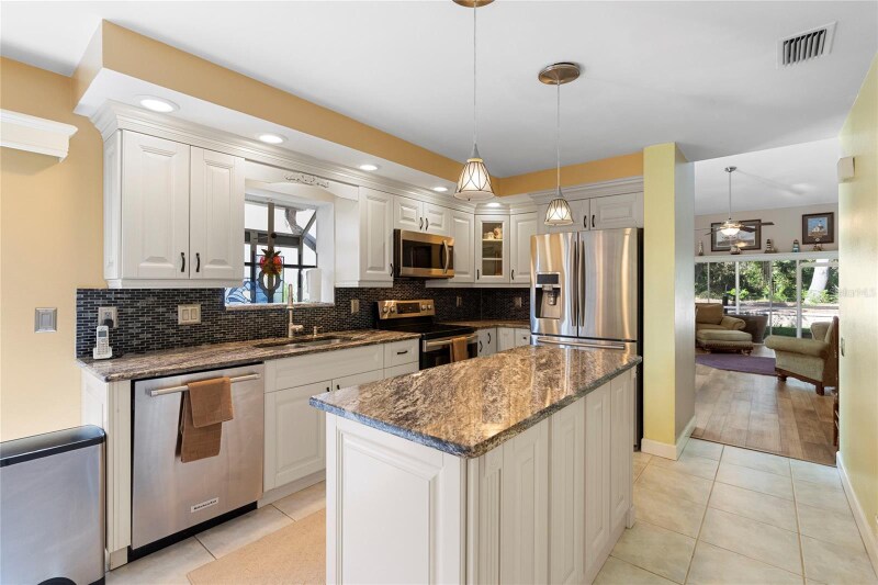Building Photo - 4966 Clubview Ct E