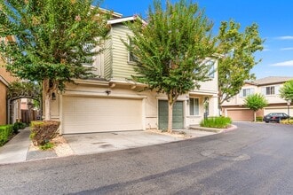 Building Photo - Experience Modern Comfort in This Newer Sp...