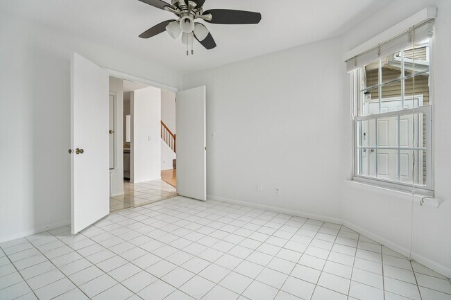 Building Photo - 6 Ray Ct