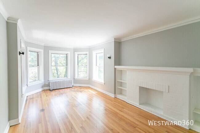 Building Photo - 7646 N Greenview Ave