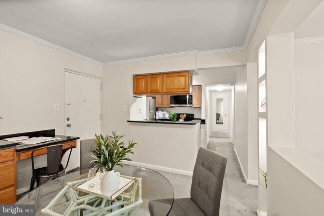 Building Photo - 8511 Barrington Ct