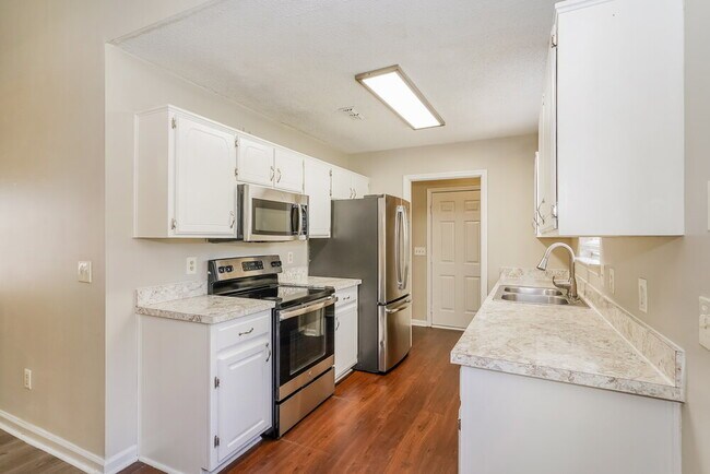 Building Photo - 102 Riverwood Dr