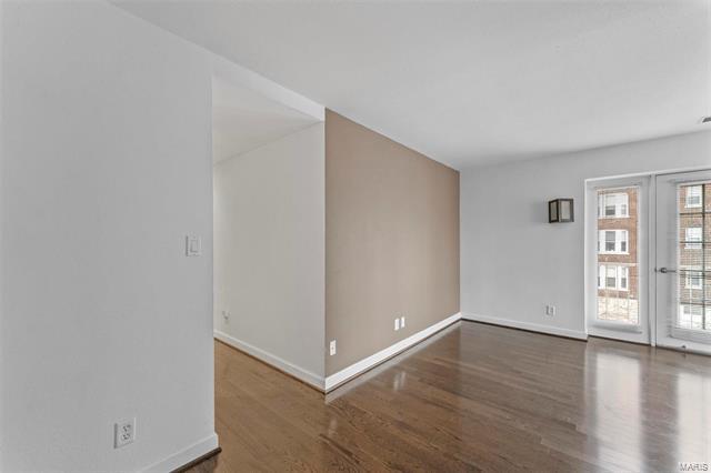 Building Photo - 5539 Pershing Ave