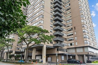 Building Photo - 6301 N Sheridan Rd