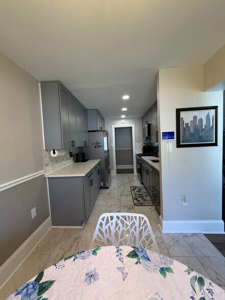 Building Photo - 2841 Windsor Dr