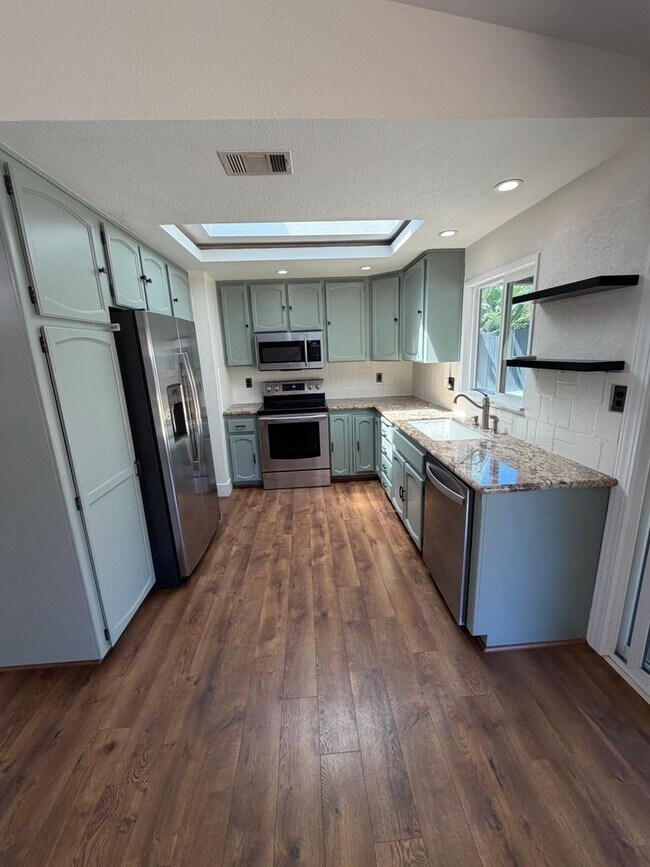 Building Photo - 9663 Elmira Cir
