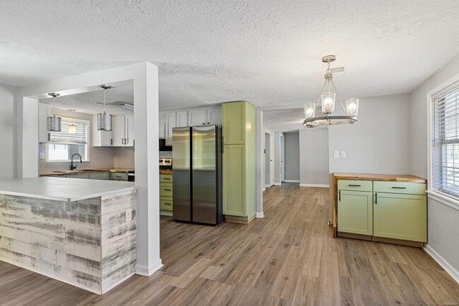 Building Photo - 1216 Old Rdg Rd E