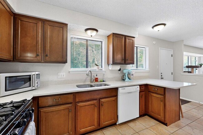 Building Photo - 7304 Eganhill Dr